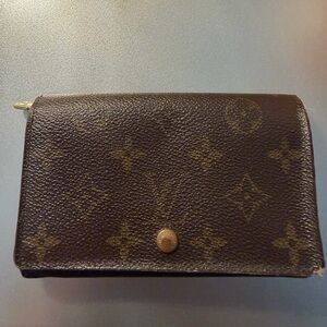 Louis Vuitton Authentic Dark Brown Monogram Clutch